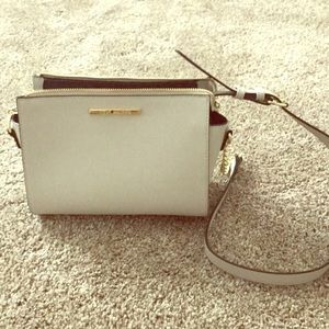 Beautiful gray cross body bag!